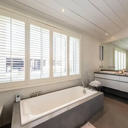 Superbe Maison D'architecte Autour De Sa Piscine Chauffee La Flotte