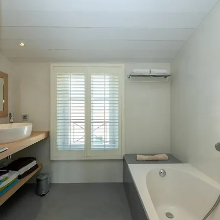 Superbe Maison D'architecte Autour De Sa Piscine Chauffee * La Flotte