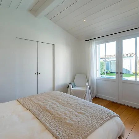 Superbe Maison D'architecte Autour De Sa Piscine Chauffee Vila La Flotte