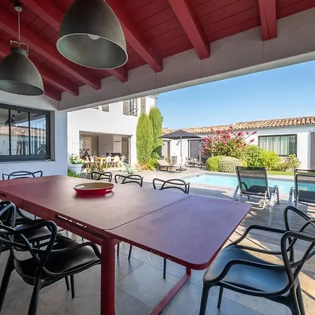 Superbe Maison D'architecte Autour De Sa Piscine Chauffee La Flotte