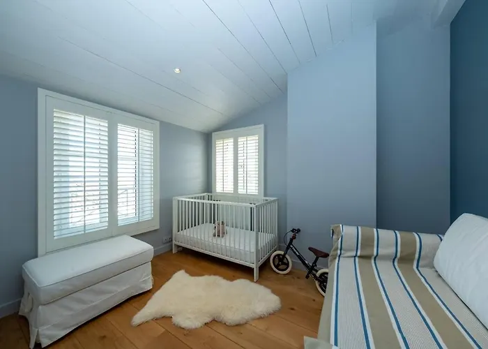 Superbe Maison D'architecte Autour De Sa Piscine Chauffée La Flotte