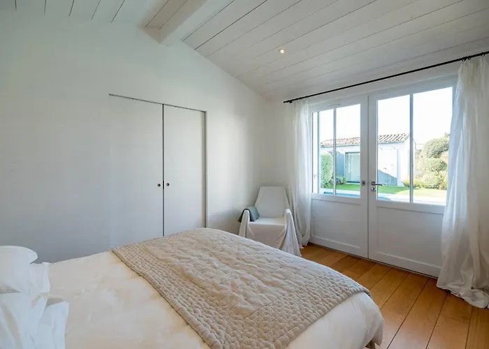 Superbe Maison D'architecte Autour De Sa Piscine Chauffée Villa La Flotte