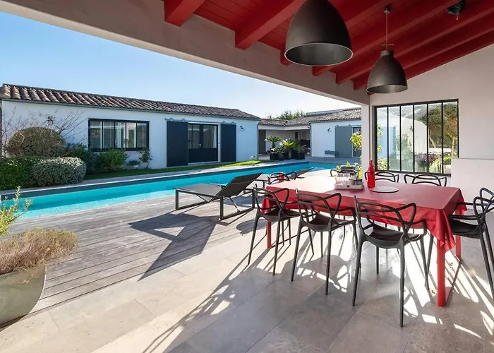 Superbe Maison D'architecte Autour De Sa Piscine Chauffée Villa La Flotte